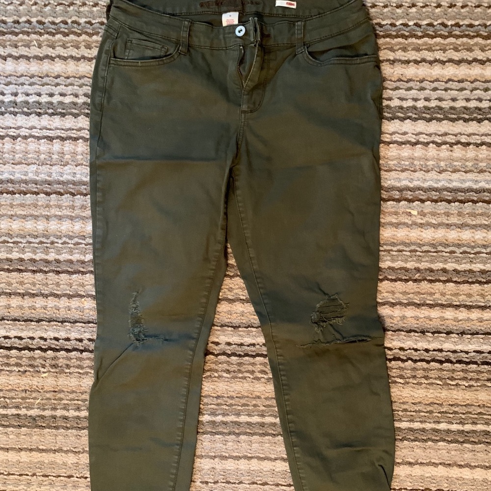 Distressed Ankle Jeans